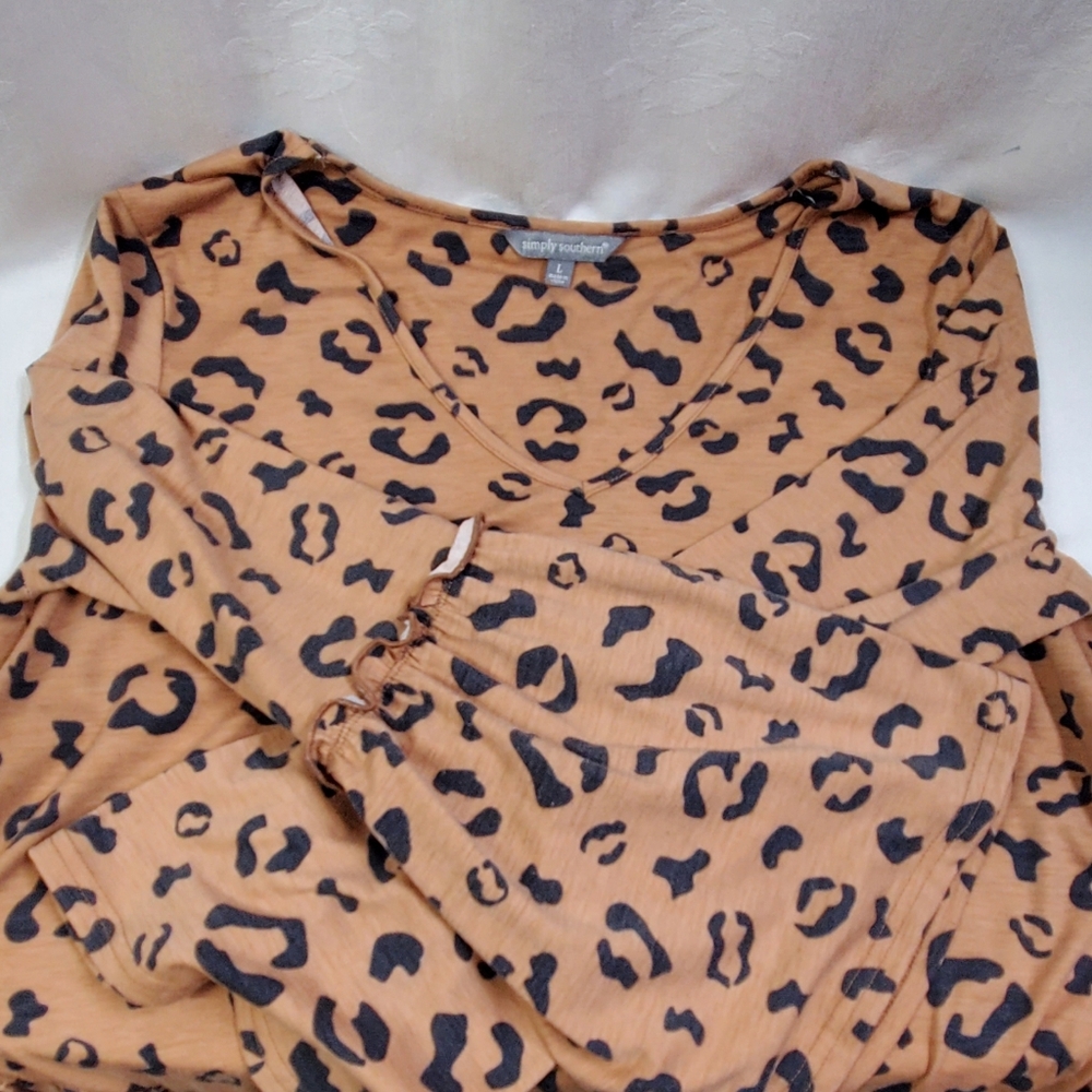 Simply Southern Womens Brown/Black Animal Print Ruffled Boho Pullover Top Large